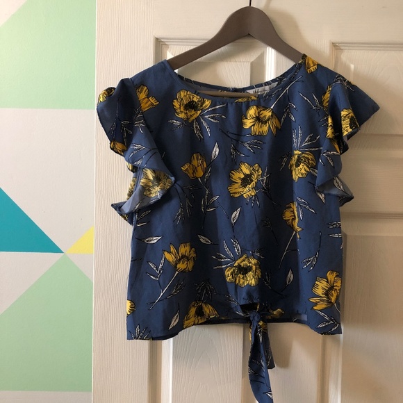 Tie front top - Picture 1 of 5